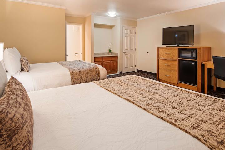 Room 8 of 22