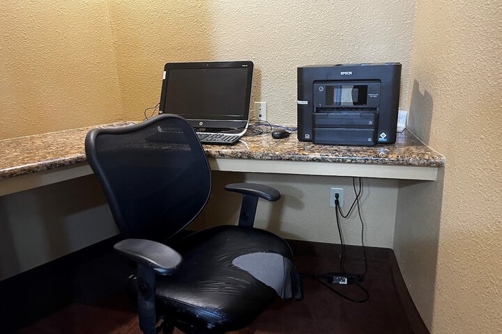 Business Center 54 of 57