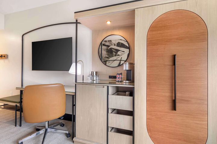 Room 70 of 104