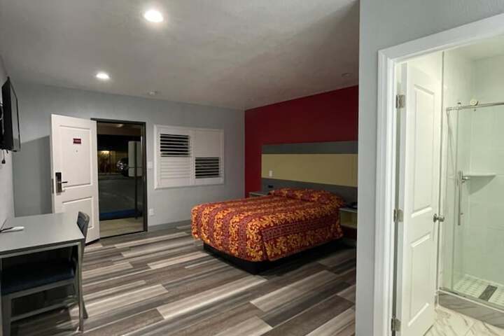 Room 15 of 28