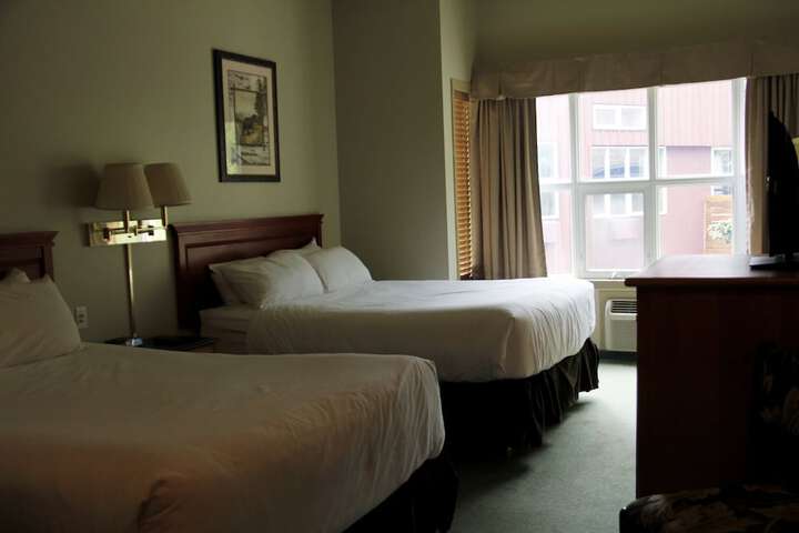 Waterton Lakes Lodge Resort