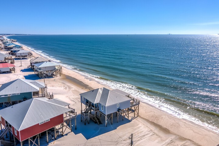 Awake on the Gulf - Gulf Front! Gaze Up at the Stars From Your Large Deck While Listening To The Waves Crash. 4 Bedroom Home by RedAwning