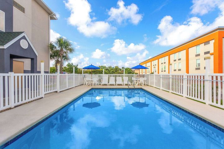 Microtel Inn & Suites by Wyndham Panama City