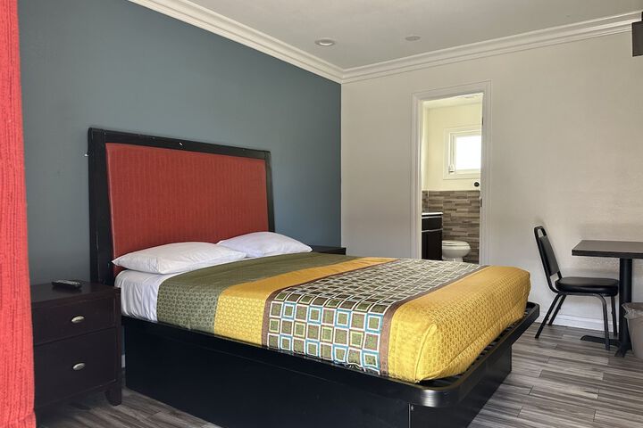 Room 12 of 21