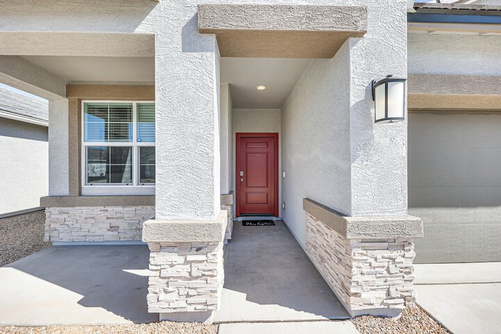 Maricopa Home w / Putting Green & Covered Patio!