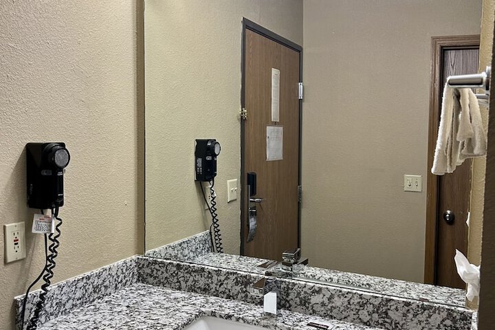 Room 10 of 16