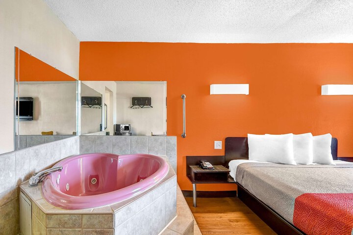 Room 21 of 27