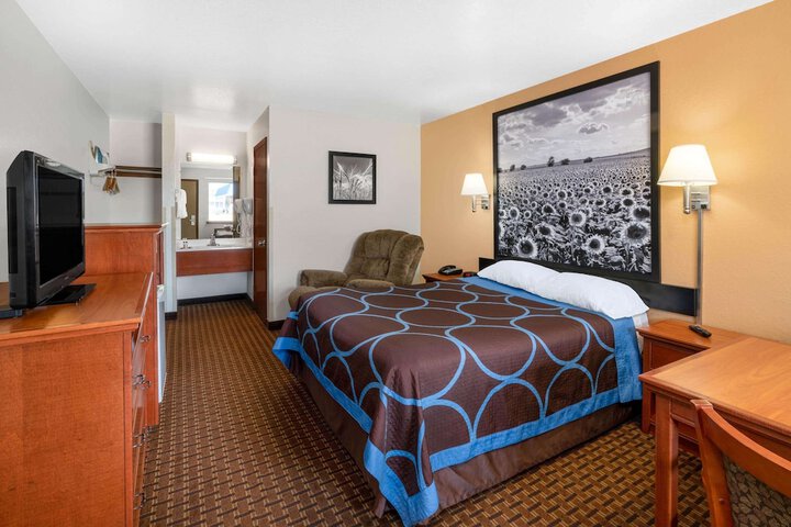 Room 8 of 23