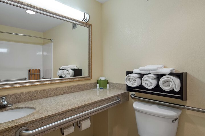 Room 14 of 25