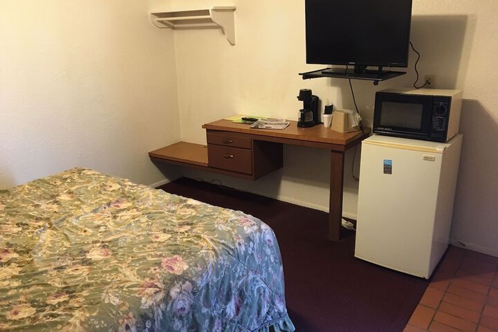 Room 17 of 27