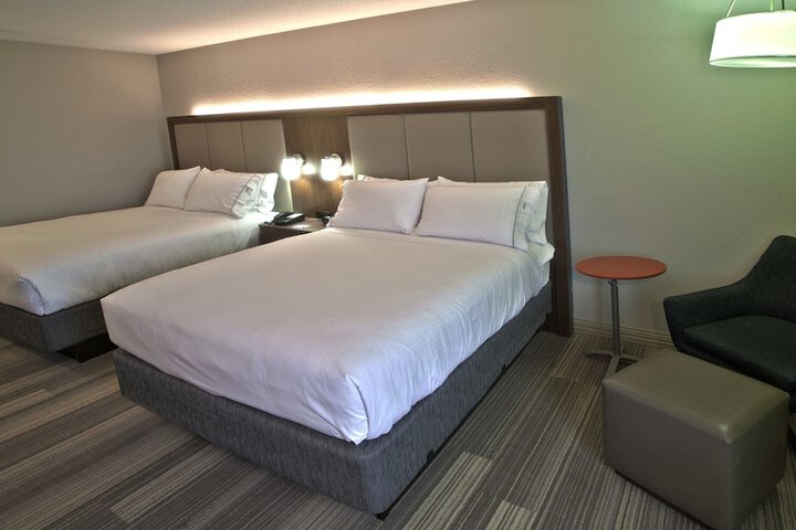 Holiday Inn Express & Suites Evansville North by IHG