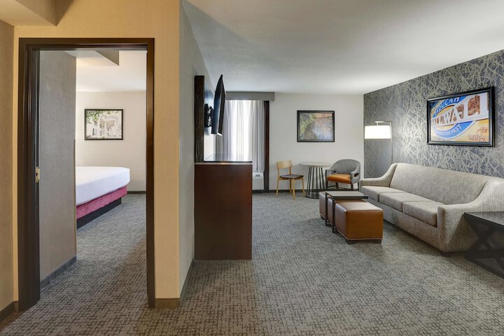 Room 35 of 61