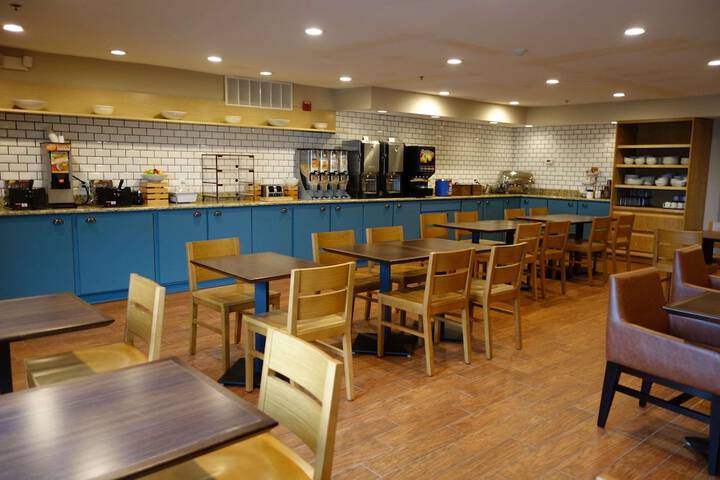 Country Inn & Suites by Radisson Ames, IA