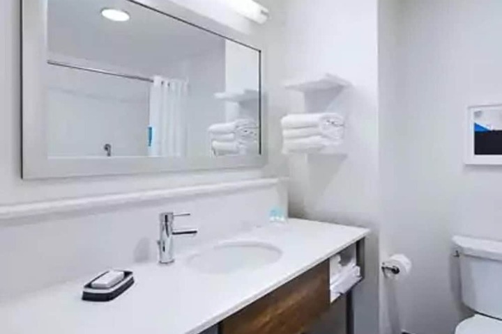 Room 43 of 68