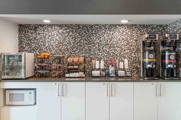 Breakfast/Coffee Service 23 of 25