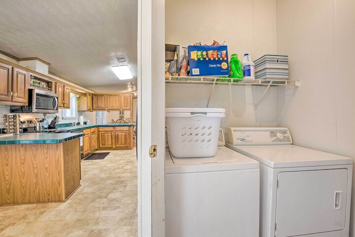 Cedar Creek Lake Access: Retreat w / Deck