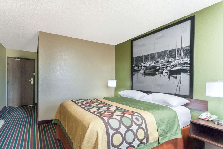Room 8 of 18