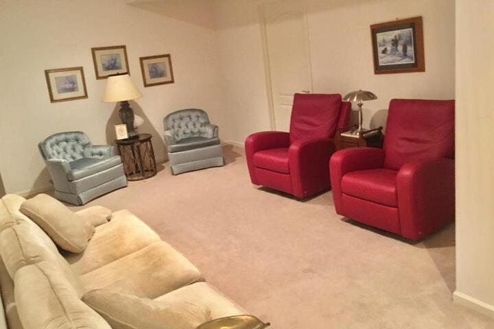 Beautiful Parkside Suite