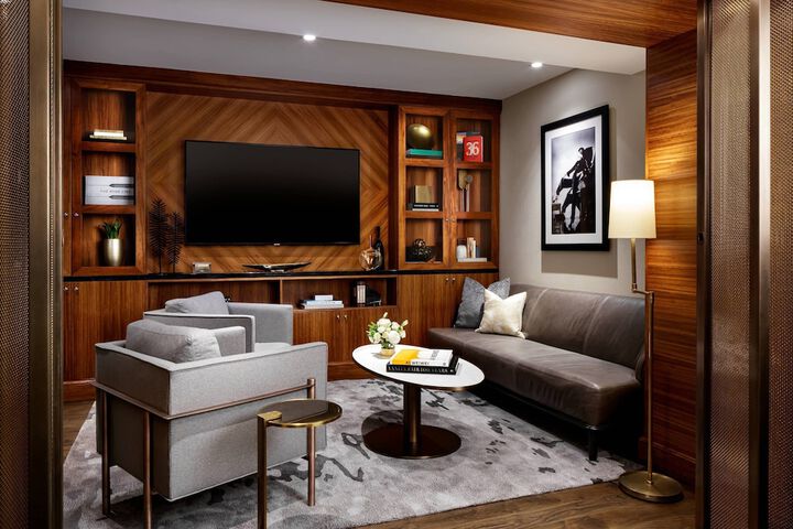 Lounge 88 of 123