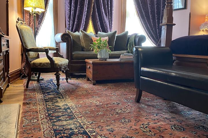 Vineyard Mansion & Carriage House Bed & Breakfast
