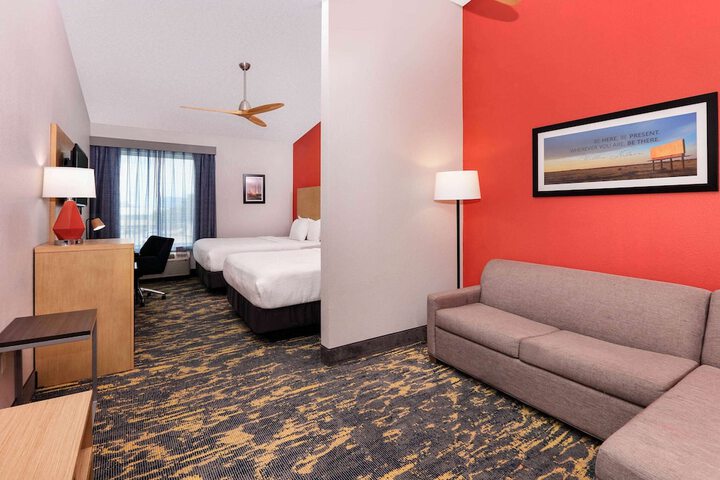 Room 6 of 16