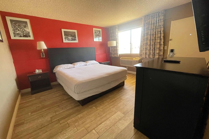 Room 18 of 26