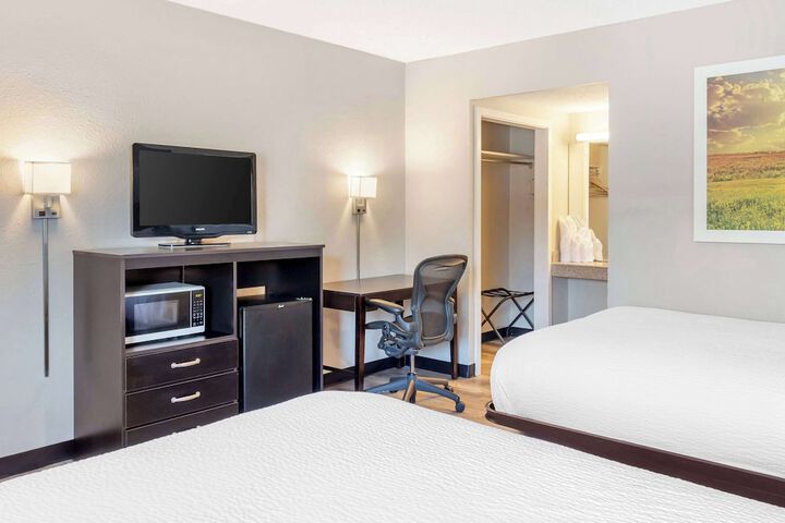 Days Inn by Wyndham Wrightstown McGuire AFB / Bordentown