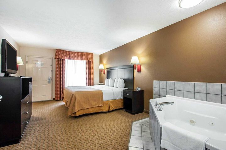 Room 28 of 32