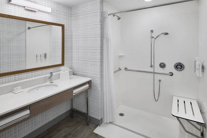 Hampton Inn & Suites Syracuse North Airport Area