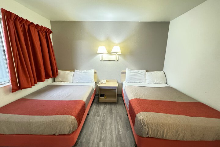 Room 21 of 32