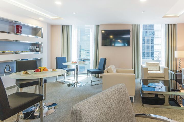Lounge 93 of 108
