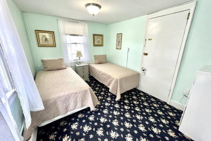 Room 25 of 27