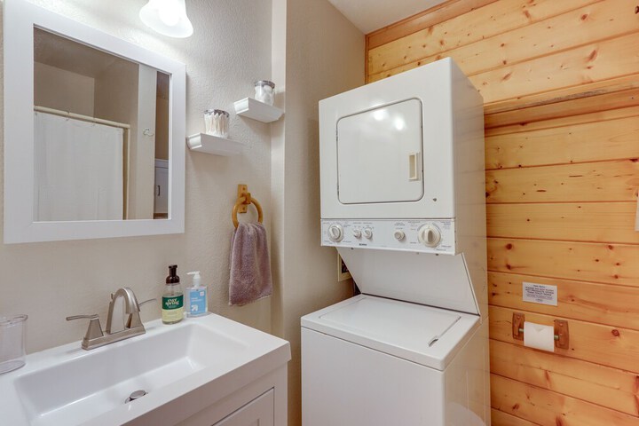 Remote Escape: Murphy Cozy Cabin in the Woods