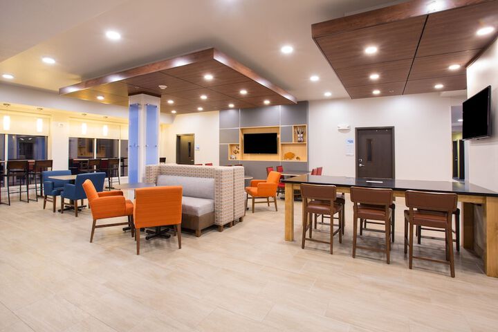 Holiday Inn Express & Suites Rapid City - Rushmore South by IHG