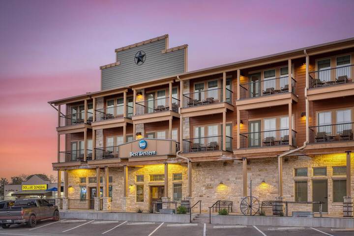 Best Western Bandera Suites & Saloon