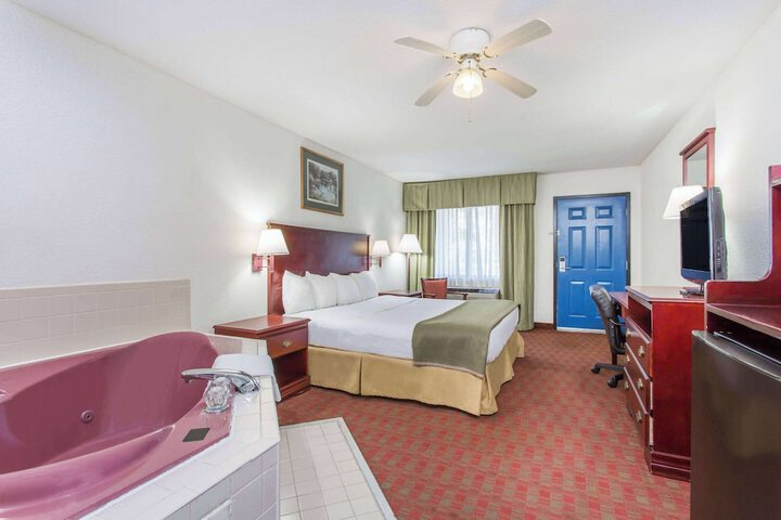 Room 39 of 48
