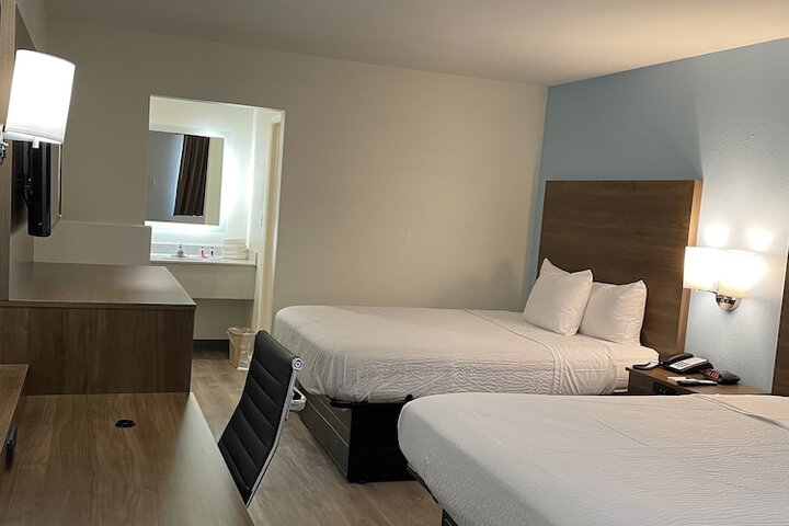 Room 25 of 40