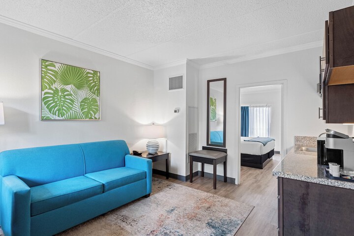 OASIS BAY SUITES Tampa, Busch Gardens, USF