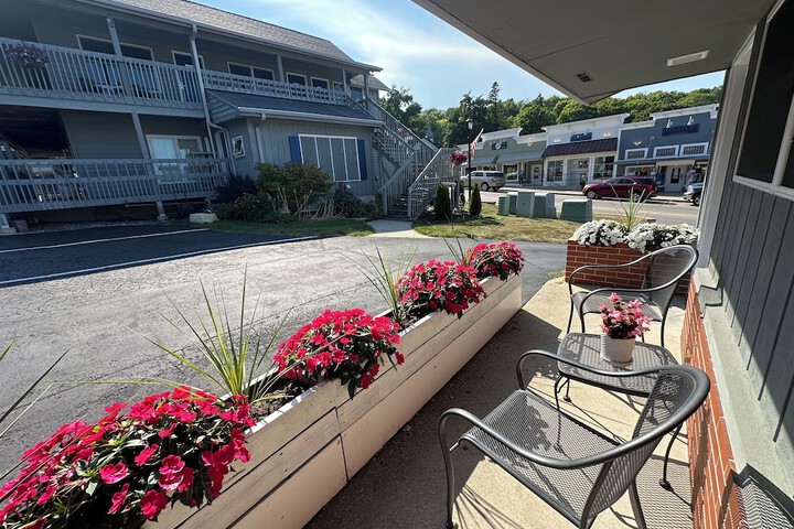 DownTown Inn