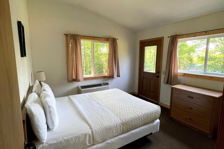 Hanging Horn Lakeside Resort