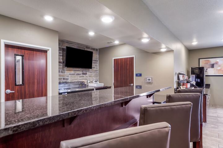Lounge 42 of 47