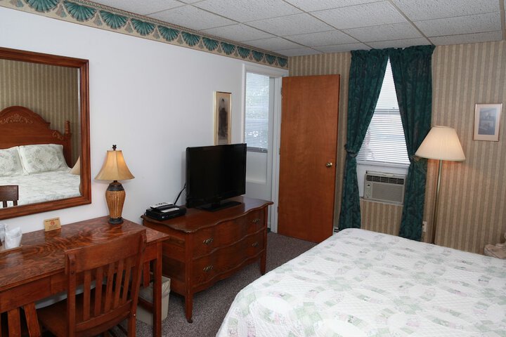 Room 13 of 37