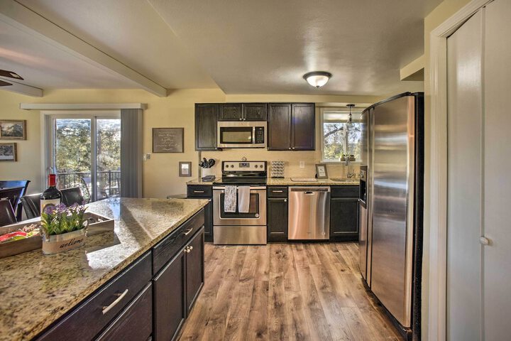 mountain Haven w / Deck + Pikes Peak Views!