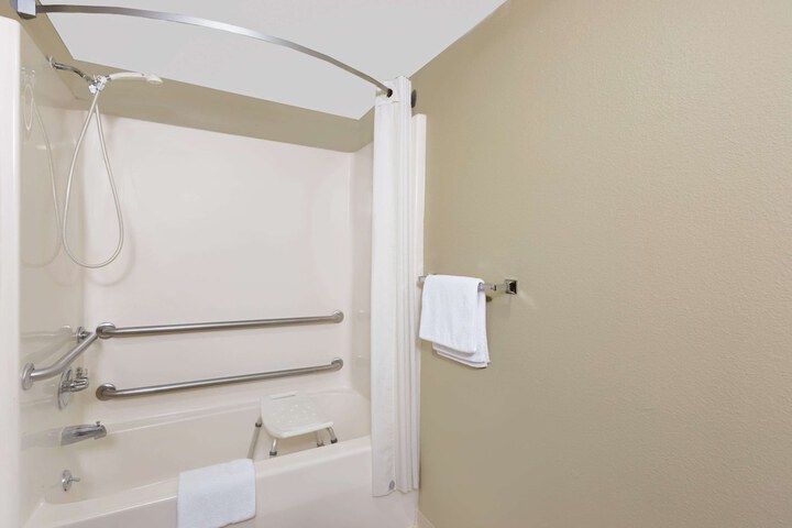 Room 10 of 15