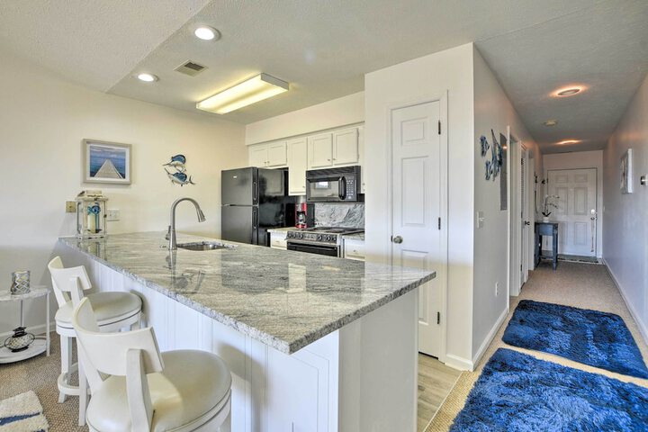 Little River Condo With Balcony & Pool Access!
