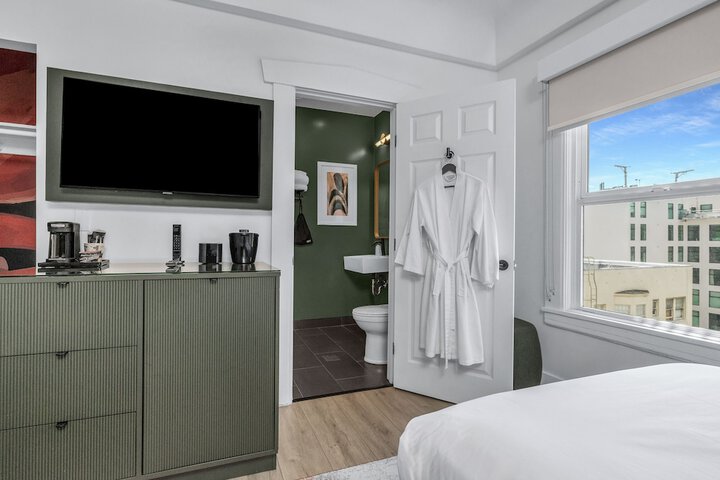 Room 48 of 100