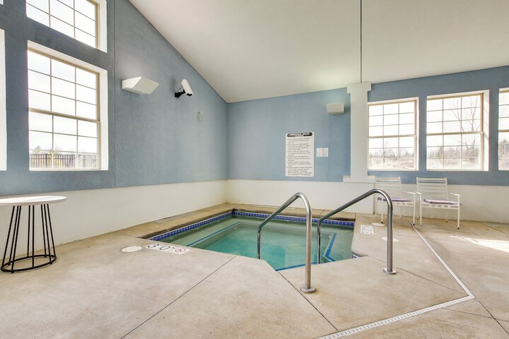 pattie's Other Place - Indoor Pool Access!