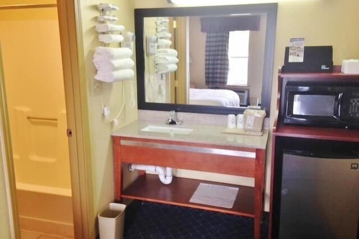 Room 13 of 28