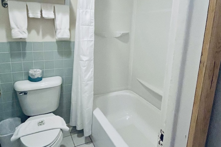 Americas Best Value Inn Wall