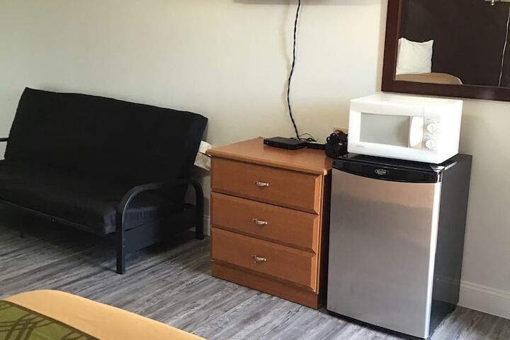 Room 32 of 38
